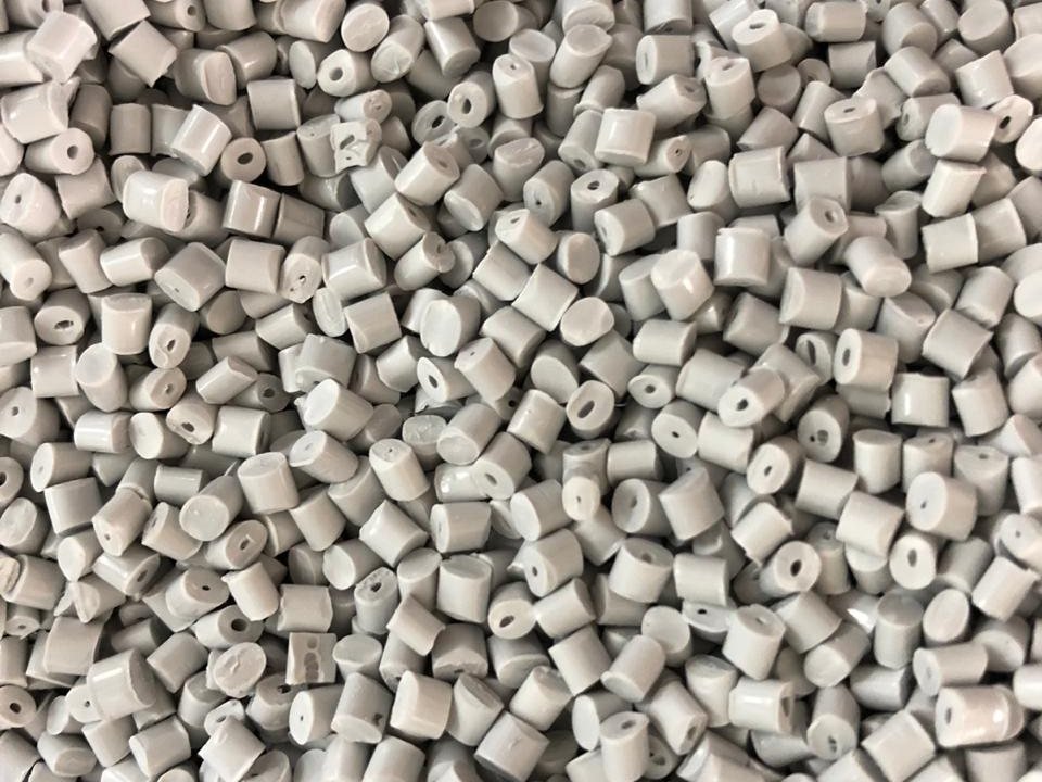 Doğal renk mühendislik plastiği granülü